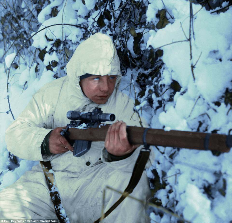 00578-5399509-A_6th_Airborne_Division_sniper_on_patrol_in_the_Ardennes_wearing-a-8_1518780235722.jpg