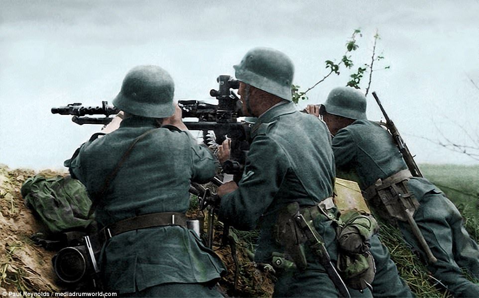 00578-5399509-A_team_of_German_soldiers_firing_an_MG42_medium_machine_gun_MMG_-a-6_1518780235655.jpg