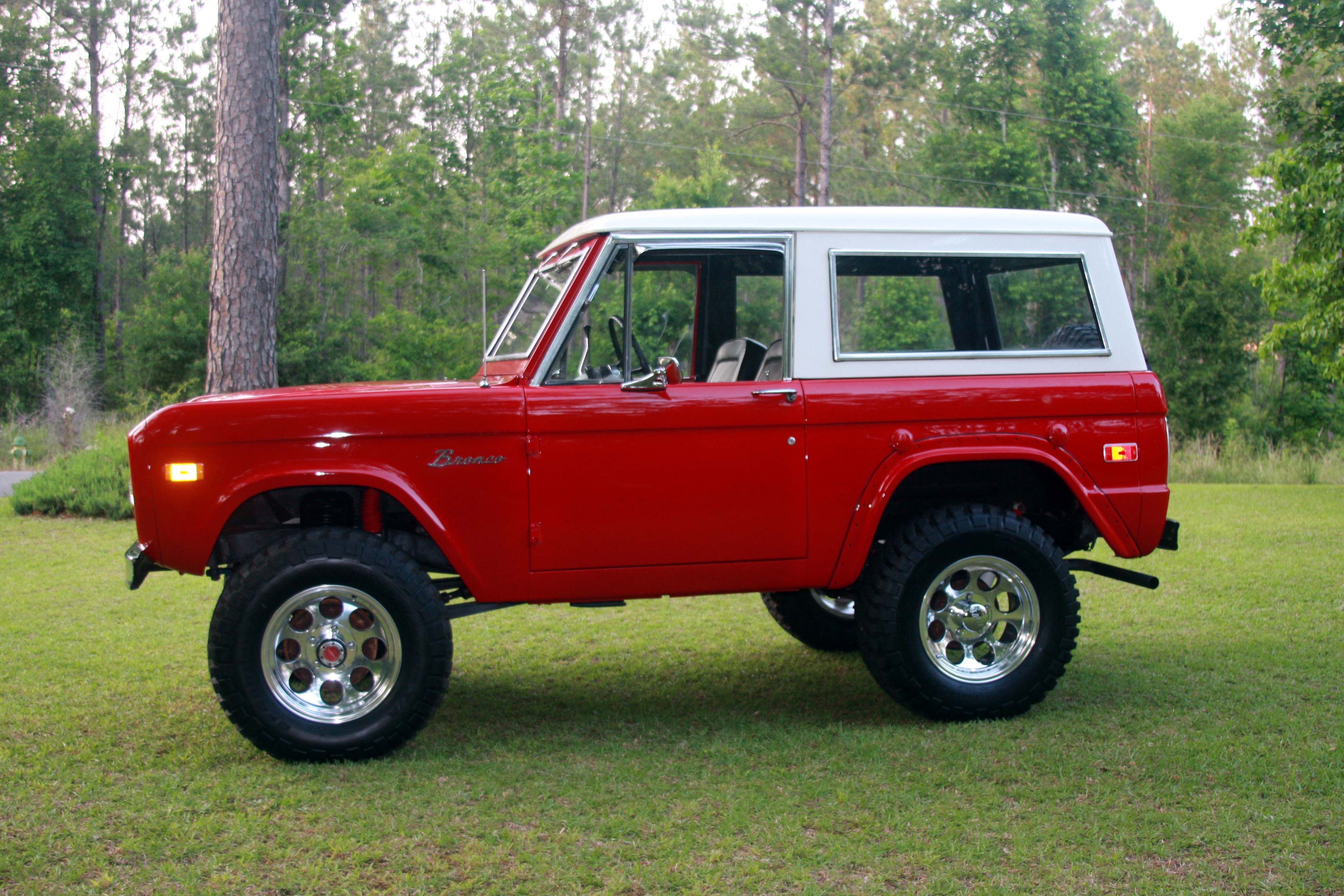 2F%2Fwww.lcarsmotorcycles.com%2Fwp-content%2Fuploads%2F2014%2F11%2Fclassic-ford-bronco-early-suv.jpg