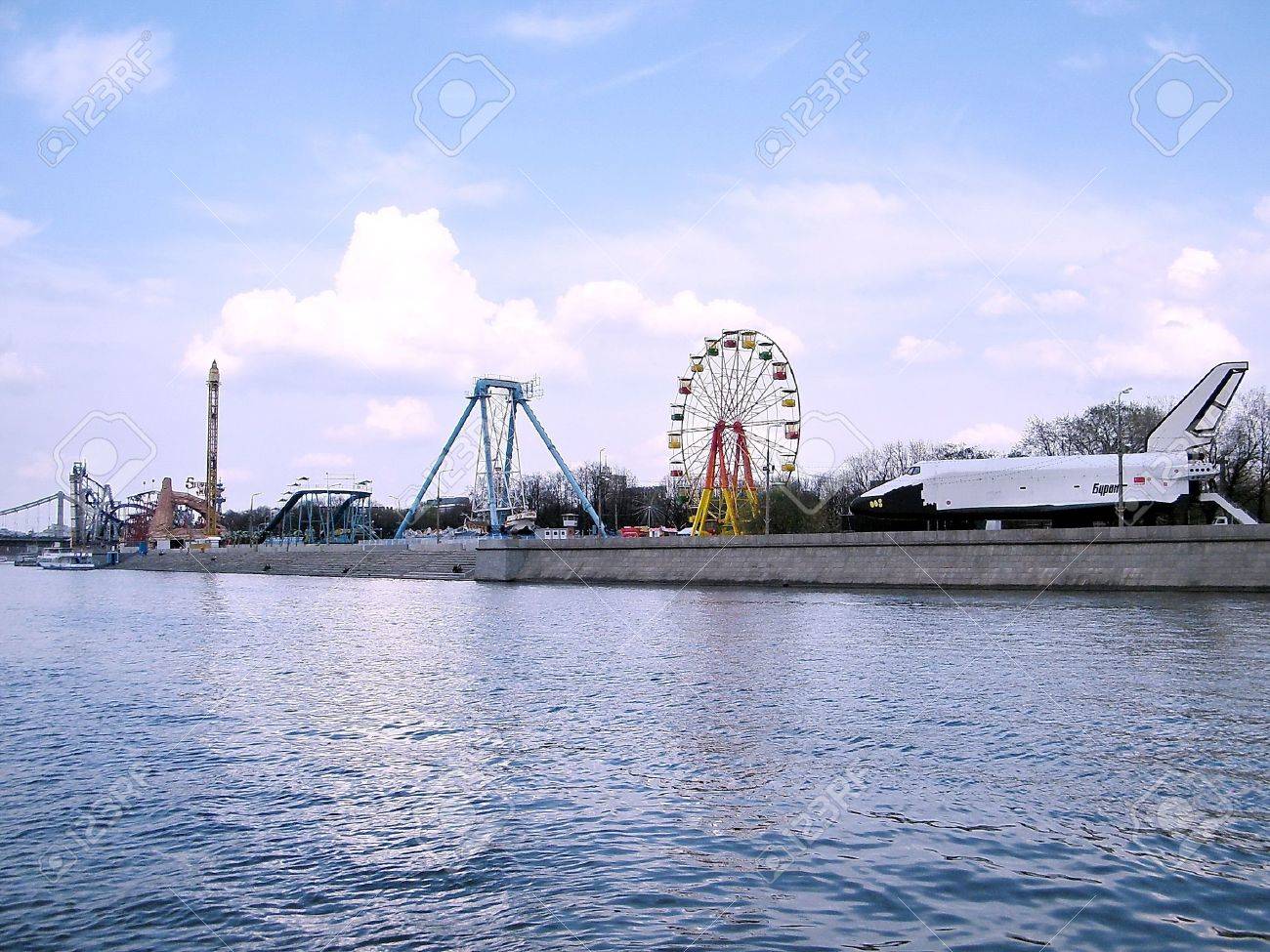 93977-view-to-space-shuttle-buran-and-attractions-at-gorky-park-on-pushkin-quay-in-moscow-russia.jpg