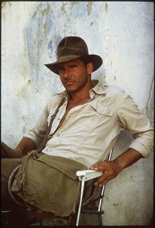 Indiana-Jones-man-purse.jpg