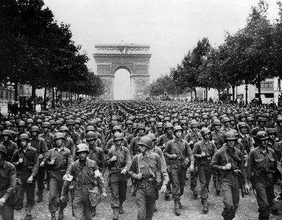 world-war-ii-american-troops-marching-everett.jpg