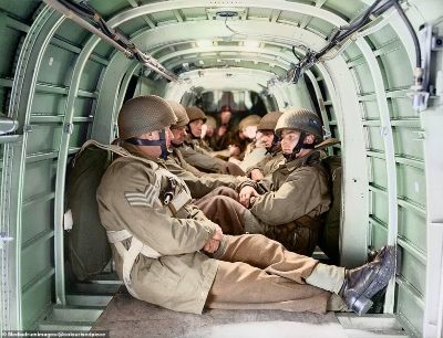 63084-8050709-RAF_paratroopers_are_pictured_inside_the_fuselage_of_an_Armstron-a-5_1582801903021.jpg