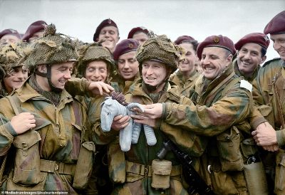 63062-8050709-Paratroopers_of_the_22_Independent_Parachute_Company_British_6_A-a-8_1582801903042.jpg
