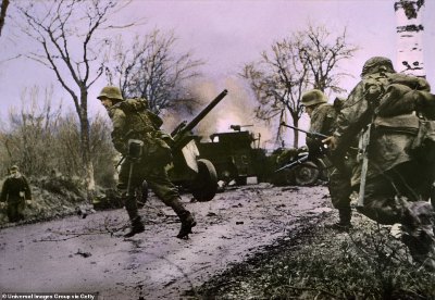 866-8176637-Panzergrenadier_SS_Kampfgruppe_Hansen_in_action_during_clashes_i-a-121_1585754910424.jpg
