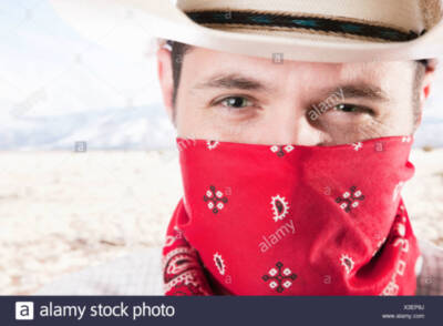 usa-illinois-metamora-portrait-of-cowboy-covering-his-face-with-bandana-X3EP8J.jpg