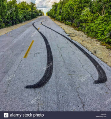 skid-marks-skidmarks-at-the-end-of-a-road-no-name-key-florida-usa-S30GNB.jpg