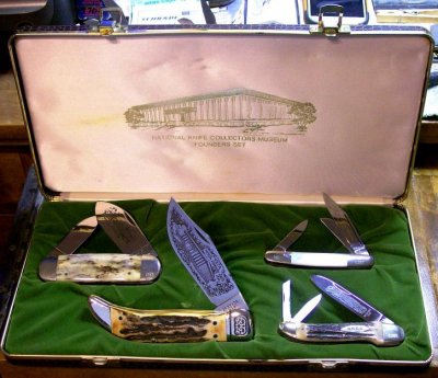 Schrade Stag  NKCA 1980 Founders Edition Set 004.jpg