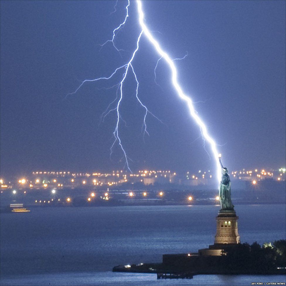 _49482272_caters_lightning_new_york_01.jpg