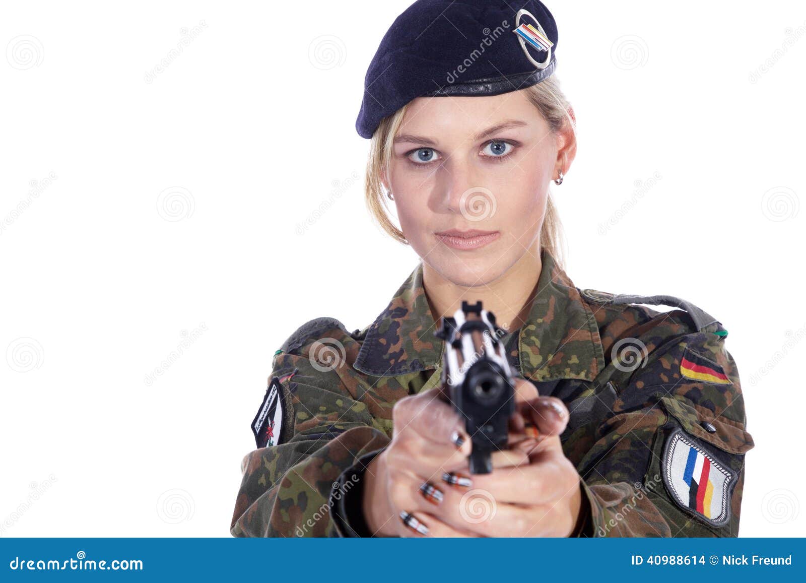 woman-soldier-gun-pretty-40988614.jpg